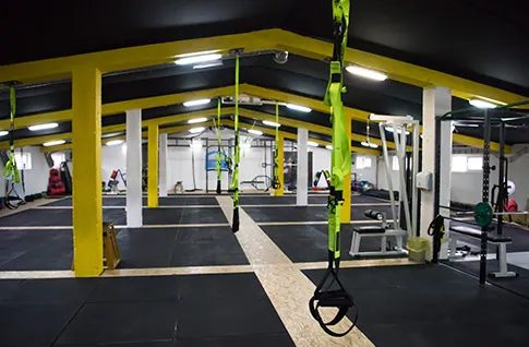 Neatly racked free weights
